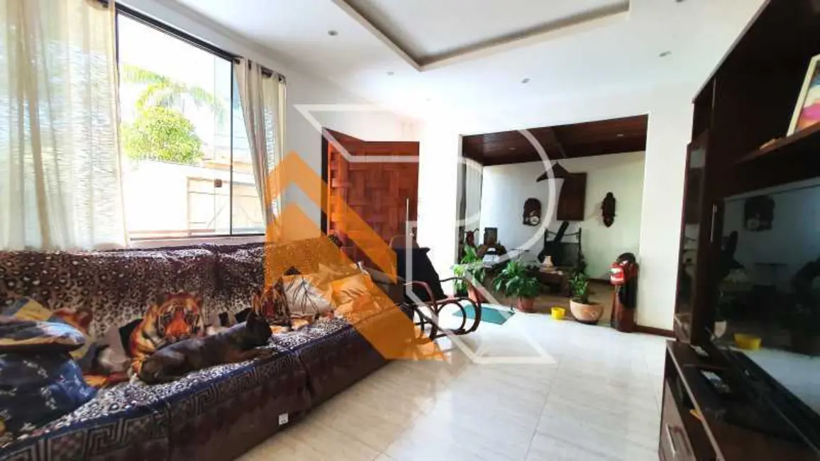 Foto 3 de Casa com 6 quartos à venda, 422m2 em Niteroi - RJ