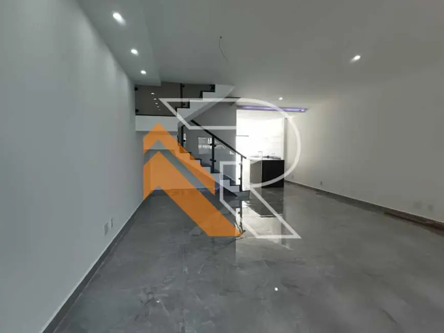 Foto 2 de Casa com 4 quartos à venda, 131m2 em Niteroi - RJ