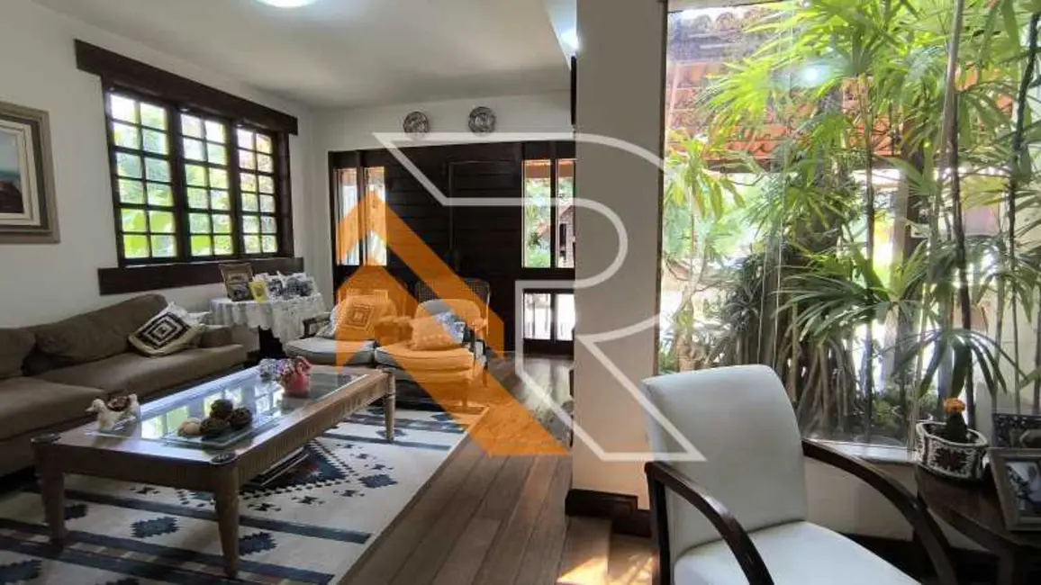 Casa de Condomínio com 5 quartos à venda, 289m2 em Niteroi - RJ - imagem 8 Foto 8 de Casa de Condomínio com 5 quartos à venda, 289m2 em Niteroi - RJ