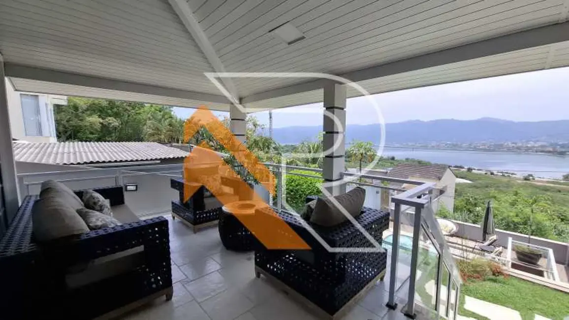 Casa com 3 quartos à venda, 297m2 em Niteroi - RJ - imagem 4 Foto 4 de Casa com 3 quartos à venda, 297m2 em Niteroi - RJ