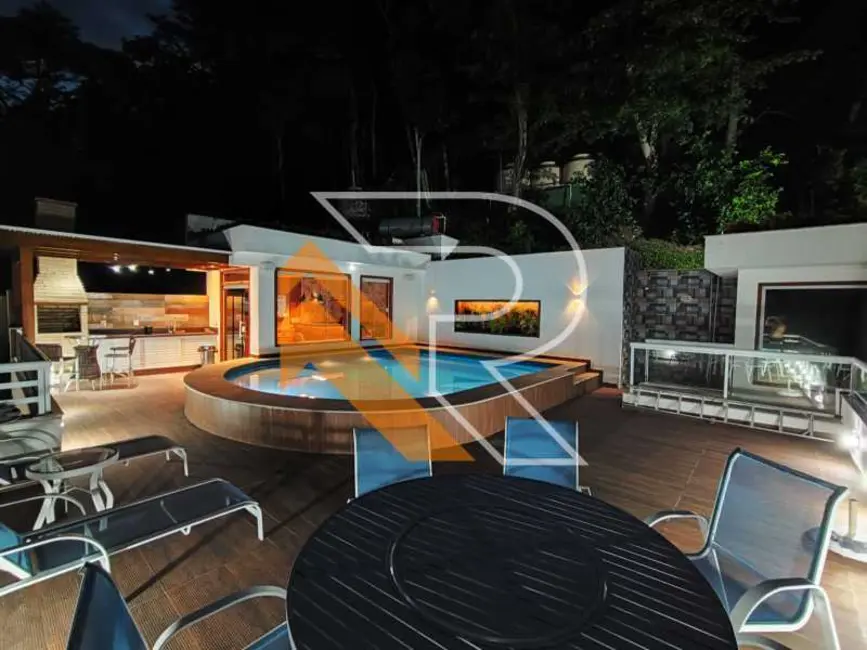 Casa de Condomínio com 6 quartos à venda, 855m2 em Niteroi - RJ - imagem 1 Foto 1 de Casa de Condomínio com 6 quartos à venda, 855m2 em Niteroi - RJ