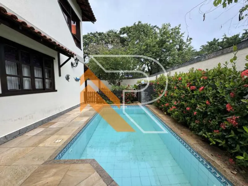 Foto 1 de Casa com 3 quartos à venda, 212m2 em Niteroi - RJ