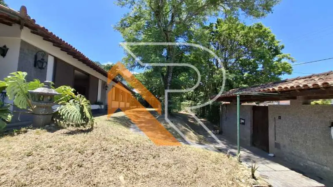 Casa com 4 quartos para alugar, 334m2 em Niteroi - RJ - imagem 3 Foto 3 de Casa com 4 quartos para alugar, 334m2 em Niteroi - RJ