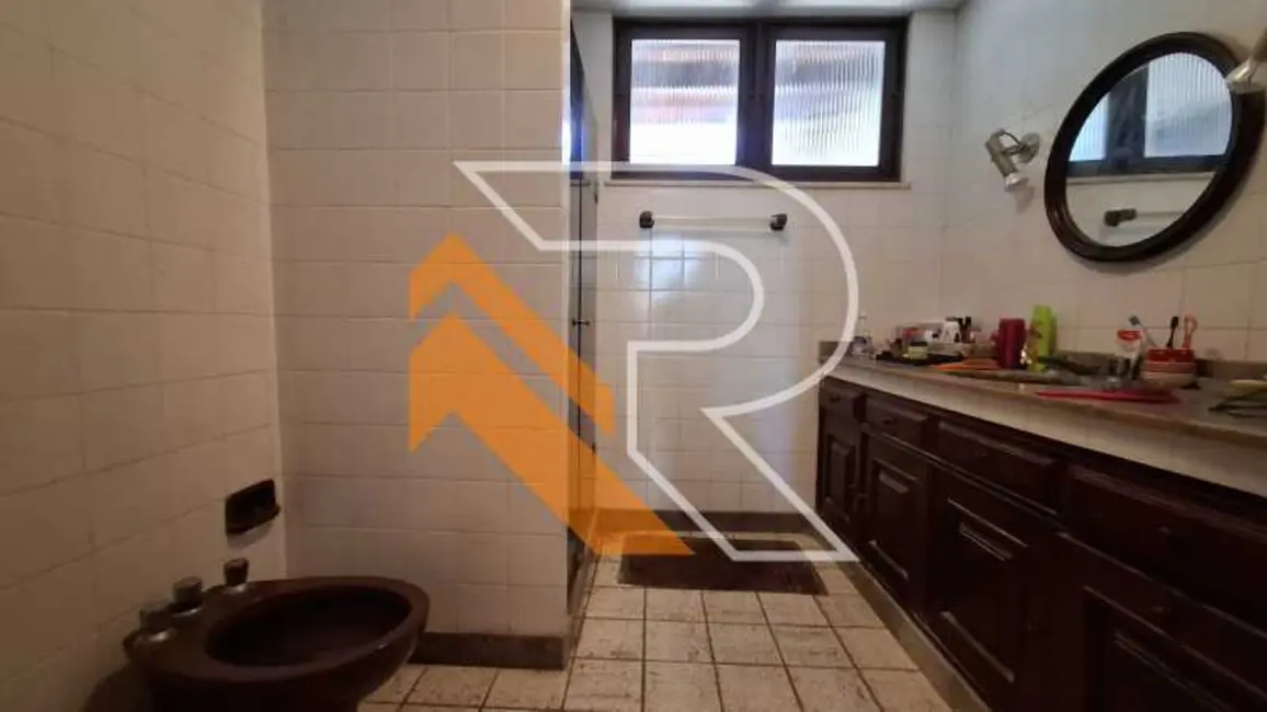 Casa com 4 quartos para alugar, 334m2 em Niteroi - RJ - imagem 9 Foto 9 de Casa com 4 quartos para alugar, 334m2 em Niteroi - RJ