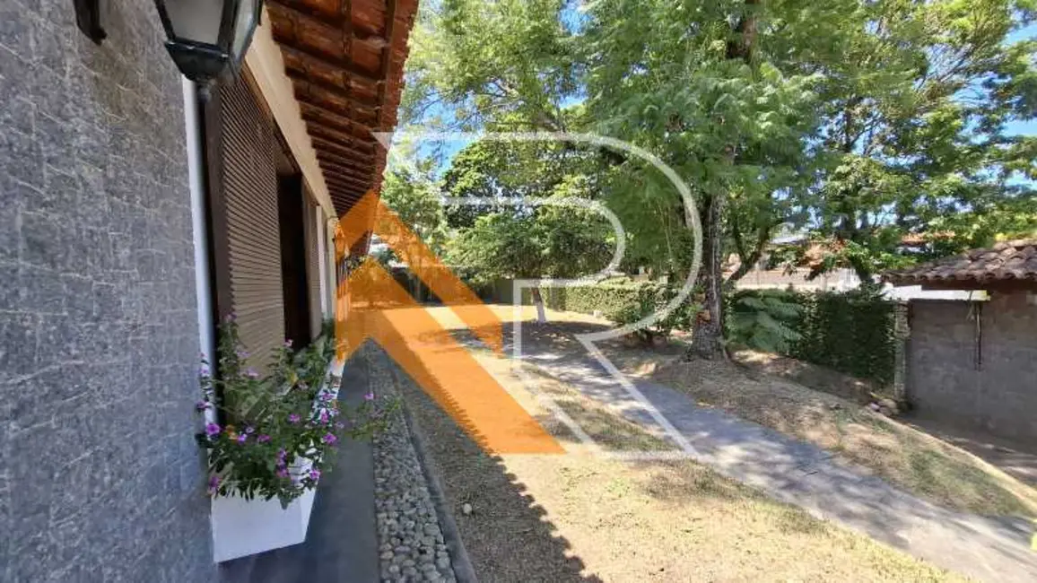 Foto 2 de Casa com 4 quartos para alugar, 334m2 em Niteroi - RJ