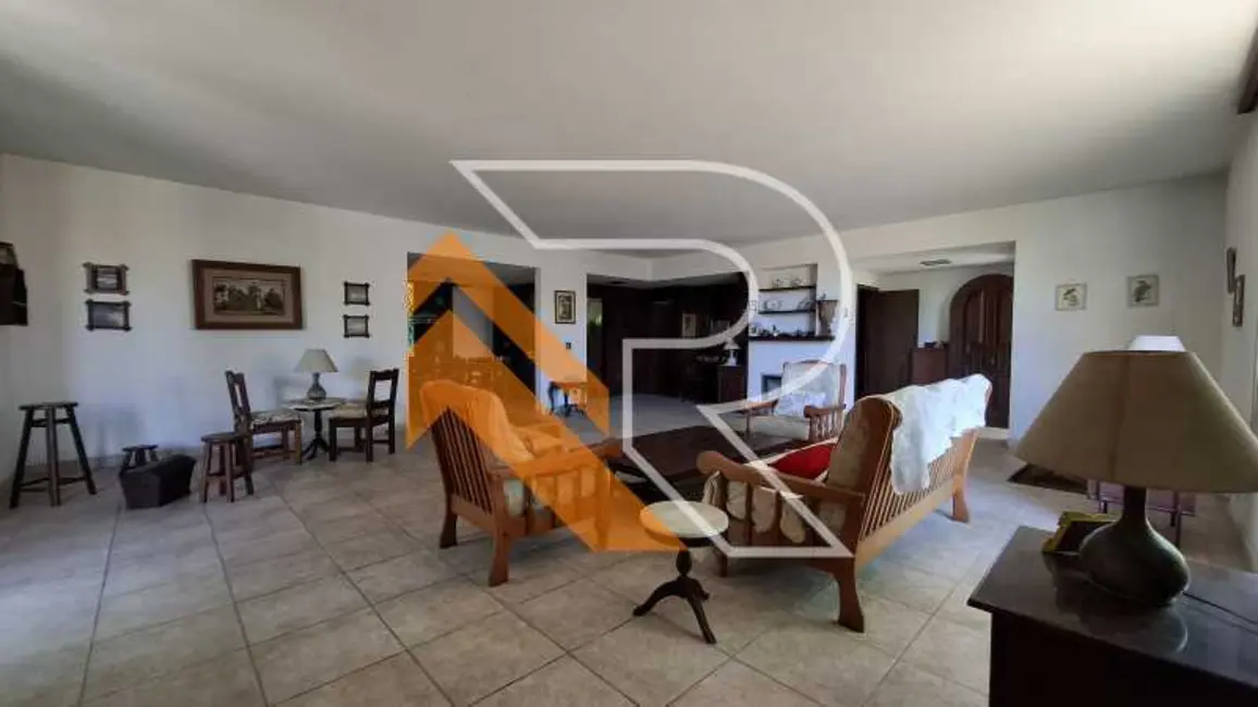 Casa com 4 quartos para alugar, 334m2 em Niteroi - RJ - imagem 4 Foto 4 de Casa com 4 quartos para alugar, 334m2 em Niteroi - RJ