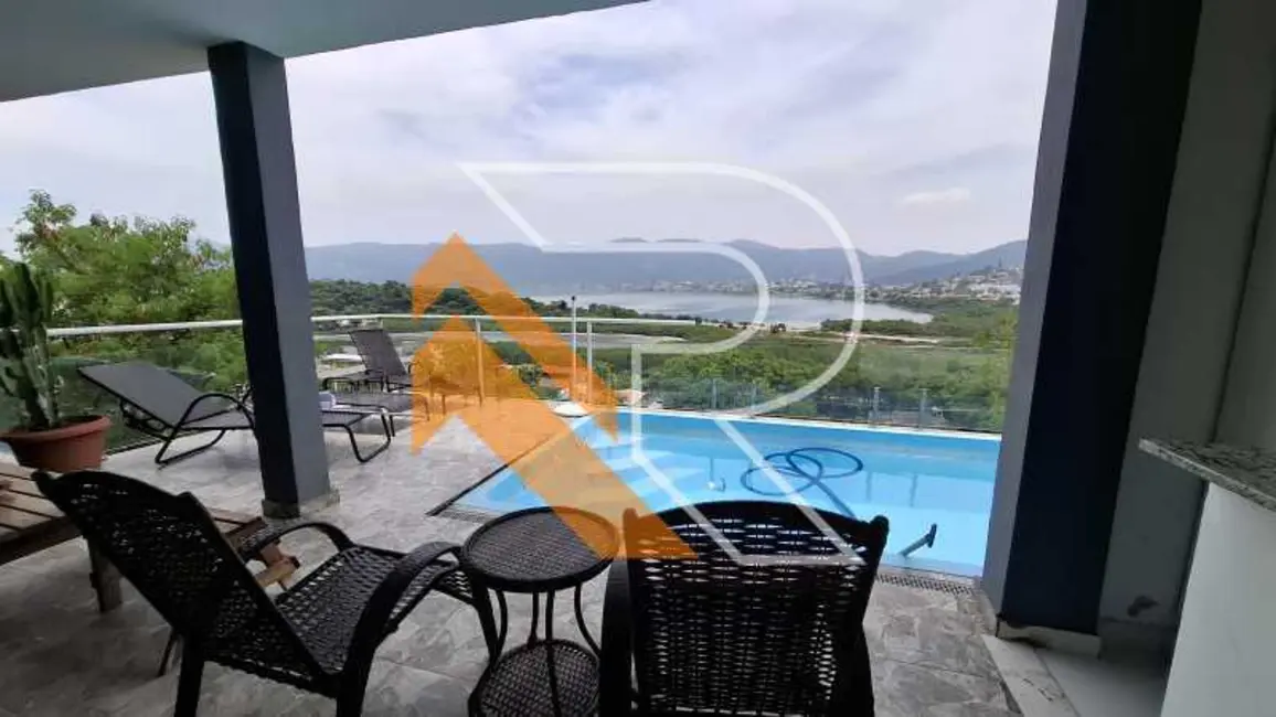 Foto 1 de Casa com 4 quartos para alugar, 284m2 em Niteroi, RJ