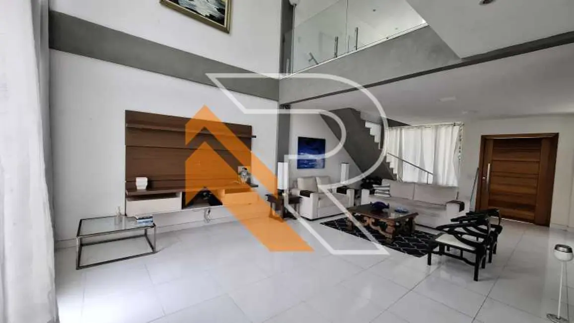 Casa com 4 quartos para alugar, 284m2 em Niteroi - RJ - imagem 5 Foto 5 de Casa com 4 quartos para alugar, 284m2 em Niteroi - RJ