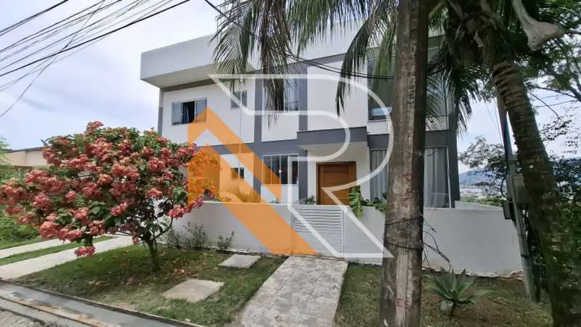 Casa com 4 quartos para alugar, 284m2 em Niteroi - RJ - imagem 2 Foto 2 de Casa com 4 quartos para alugar, 284m2 em Niteroi - RJ