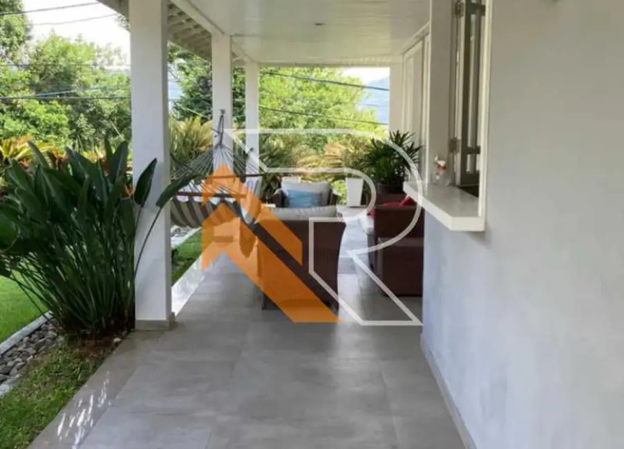 Foto 4 de Casa de Condomínio com 4 quartos para alugar, 245m2 em Niteroi - RJ