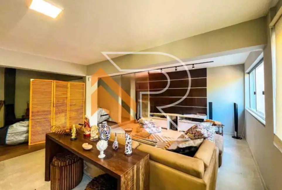 Casa com 4 quartos à venda, 290m2 em Niteroi - RJ - imagem 8 Foto 8 de Casa com 4 quartos à venda, 290m2 em Niteroi - RJ