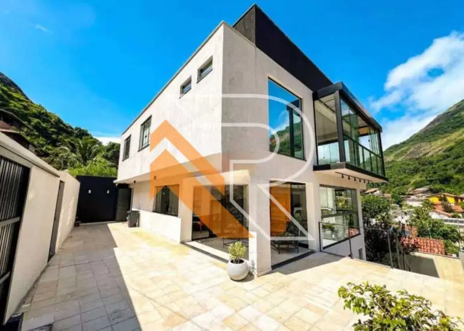 Foto 1 de Casa com 4 quartos à venda, 290m2 em Niteroi - RJ
