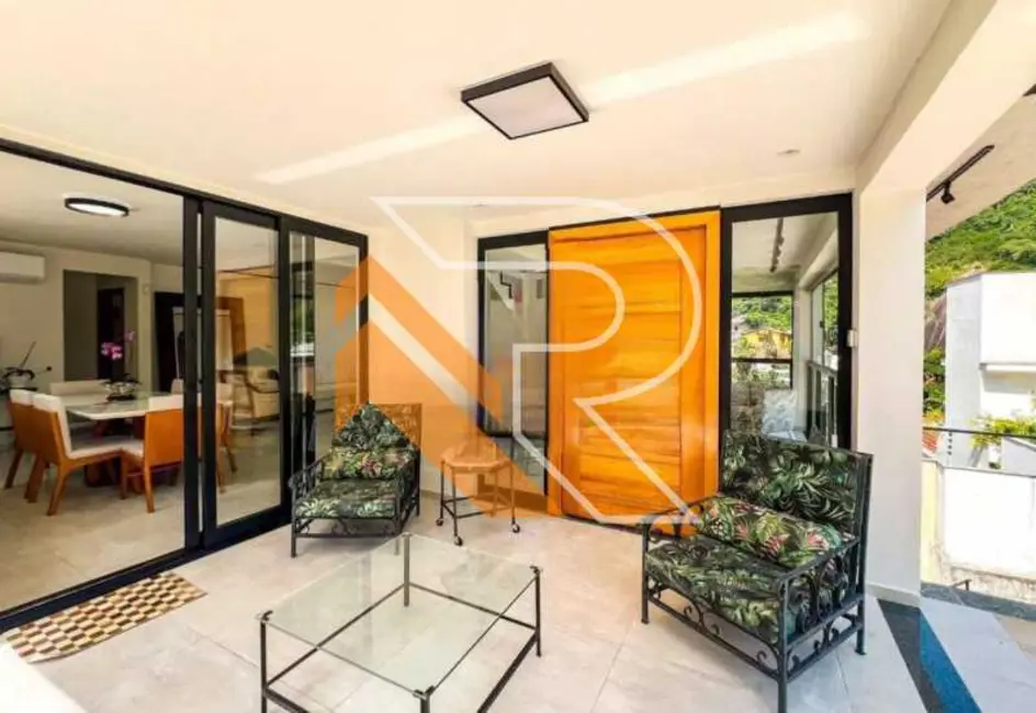 Casa com 4 quartos à venda, 290m2 em Niteroi - RJ - imagem 3 Foto 3 de Casa com 4 quartos à venda, 290m2 em Niteroi - RJ