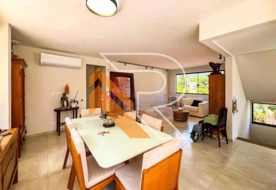 Casa com 4 quartos à venda, 290m2 em Niteroi - RJ - imagem 7 Foto 7 de Casa com 4 quartos à venda, 290m2 em Niteroi - RJ