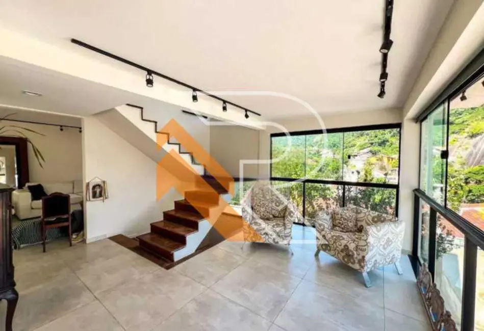 Casa com 4 quartos à venda, 290m2 em Niteroi - RJ - imagem 5 Foto 5 de Casa com 4 quartos à venda, 290m2 em Niteroi - RJ