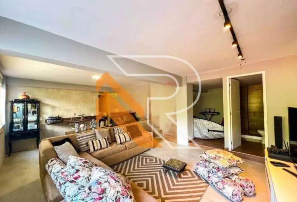 Casa com 4 quartos à venda, 290m2 em Niteroi - RJ - imagem 9 Foto 9 de Casa com 4 quartos à venda, 290m2 em Niteroi - RJ