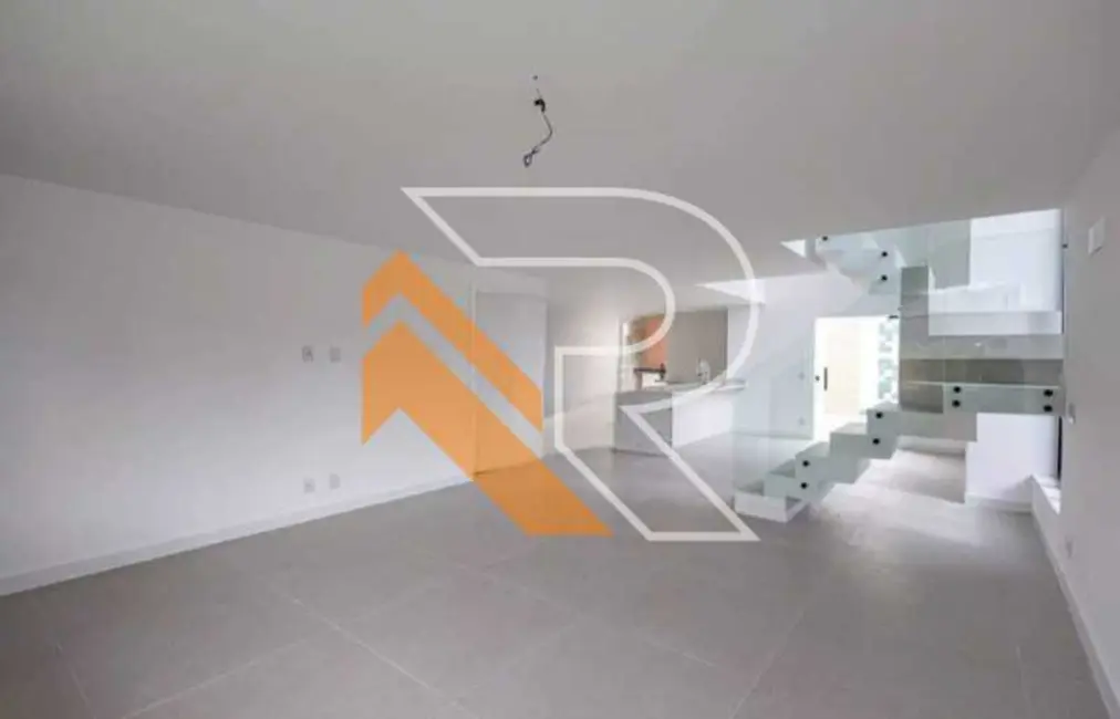 Casa com 3 quartos à venda, 242m2 em Niteroi - RJ - imagem 4 Foto 4 de Casa com 3 quartos à venda, 242m2 em Niteroi - RJ