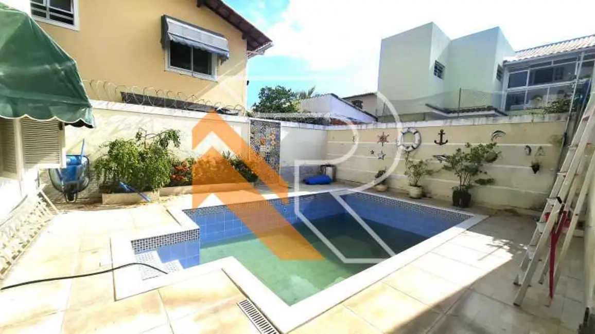 Foto 1 de Casa com 6 quartos à venda, 235m2 em Niteroi - RJ