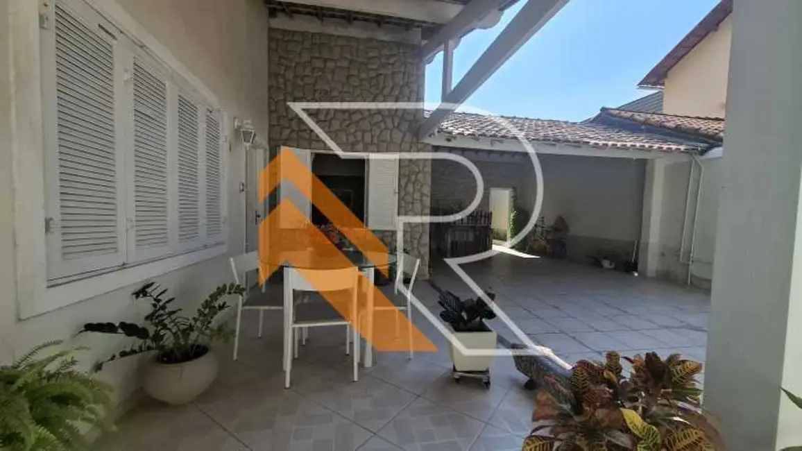 Foto 4 de Casa com 6 quartos à venda, 235m2 em Niteroi - RJ