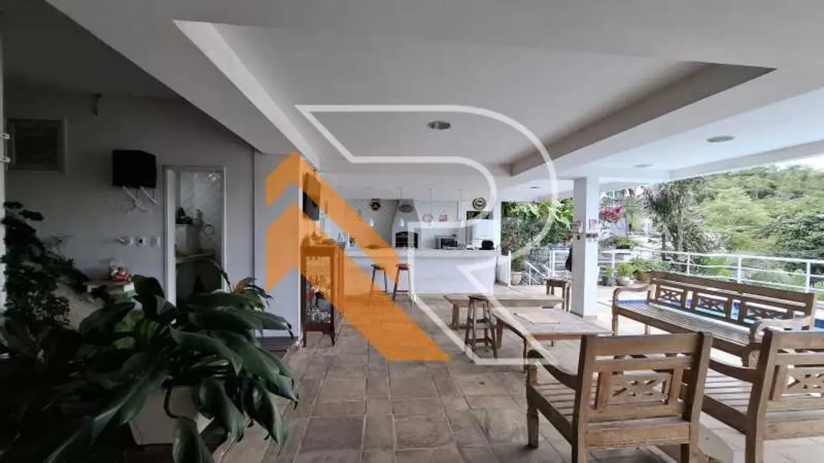 Foto 2 de Casa de Condomínio com 5 quartos para alugar, 348m2 em Niteroi - RJ