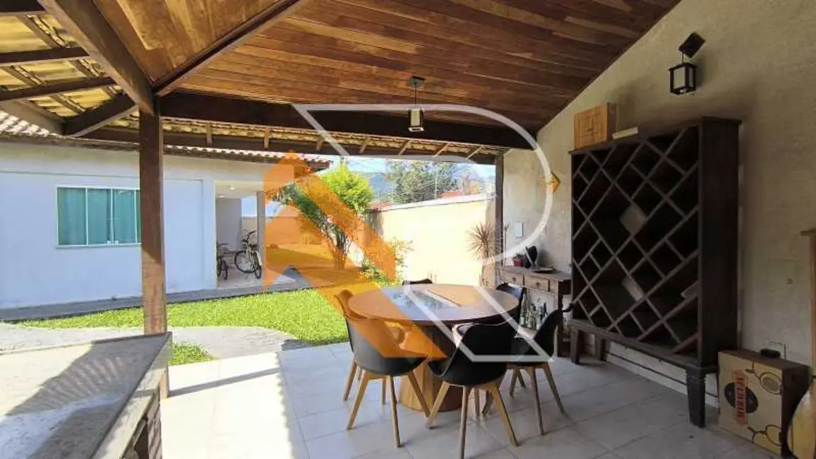 Casa com 4 quartos à venda e para alugar, 250m2 em Niteroi - RJ - imagem 8 Foto 8 de Casa com 4 quartos à venda e para alugar, 250m2 em Niteroi - RJ