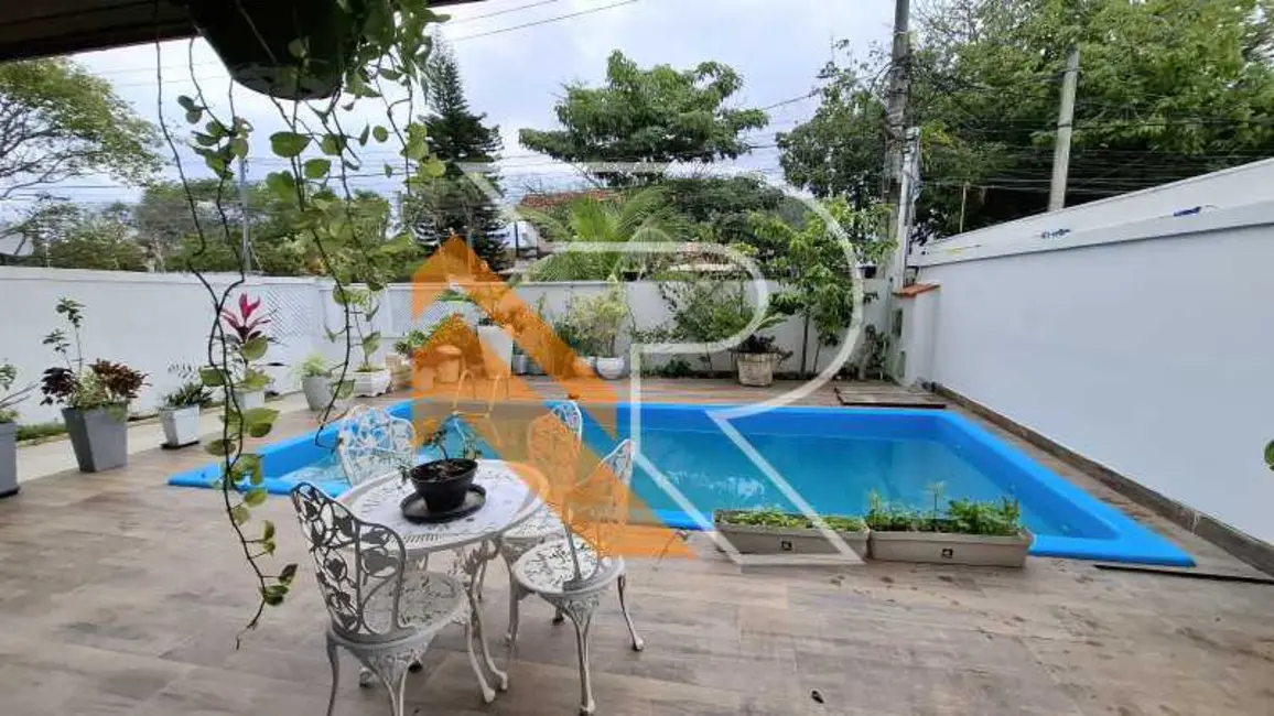 Casa com 6 quartos à venda, 274m2 em Niteroi - RJ - imagem 2 Foto 2 de Casa com 6 quartos à venda, 274m2 em Niteroi - RJ
