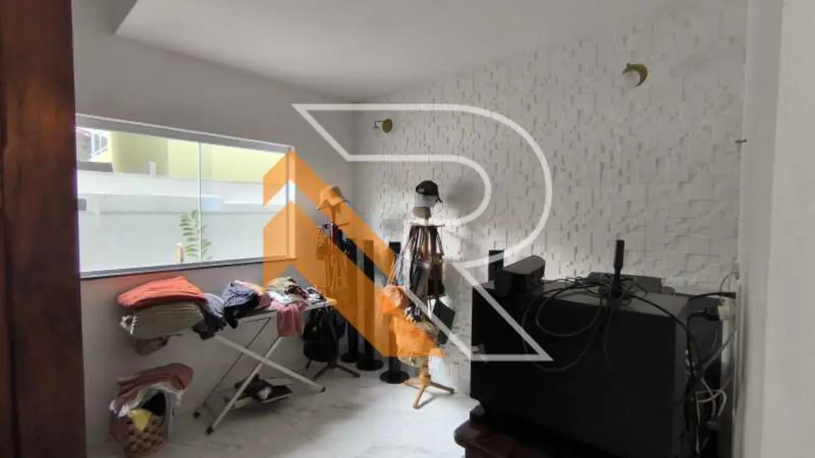 Casa com 6 quartos à venda, 274m2 em Niteroi - RJ - imagem 7 Foto 7 de Casa com 6 quartos à venda, 274m2 em Niteroi - RJ