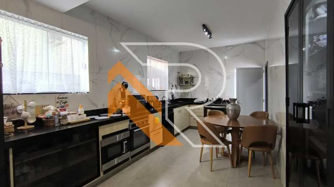 Casa com 6 quartos à venda, 274m2 em Niteroi - RJ - imagem 9 Foto 9 de Casa com 6 quartos à venda, 274m2 em Niteroi - RJ