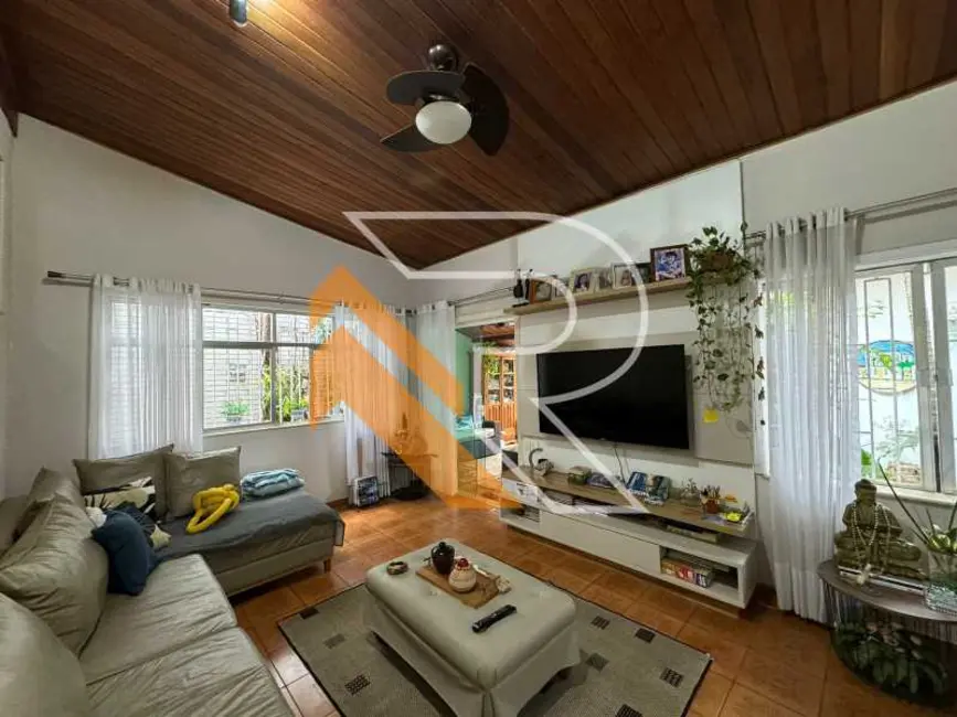 Foto 1 de Casa com 6 quartos à venda, 450m2 em Niteroi - RJ