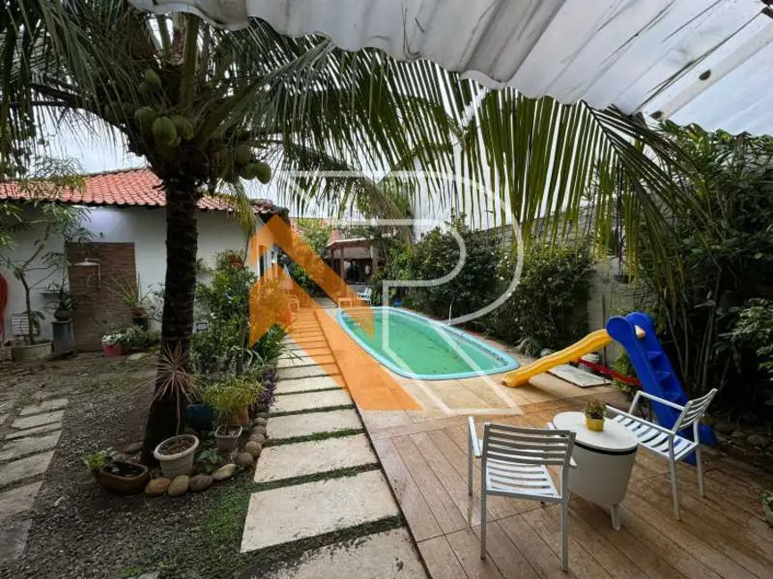 Foto 2 de Casa com 6 quartos à venda, 450m2 em Niteroi - RJ