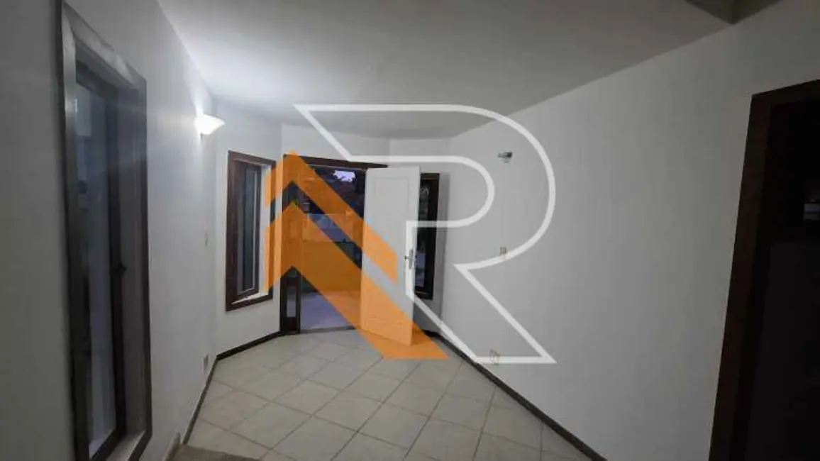 Foto 3 de Casa de Condomínio com 4 quartos à venda, 375m2 em Niteroi - RJ