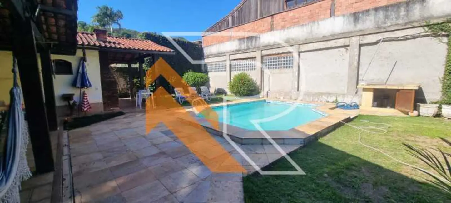 Foto 4 de Casa de Condomínio com 3 quartos para alugar, 290m2 em Niteroi - RJ