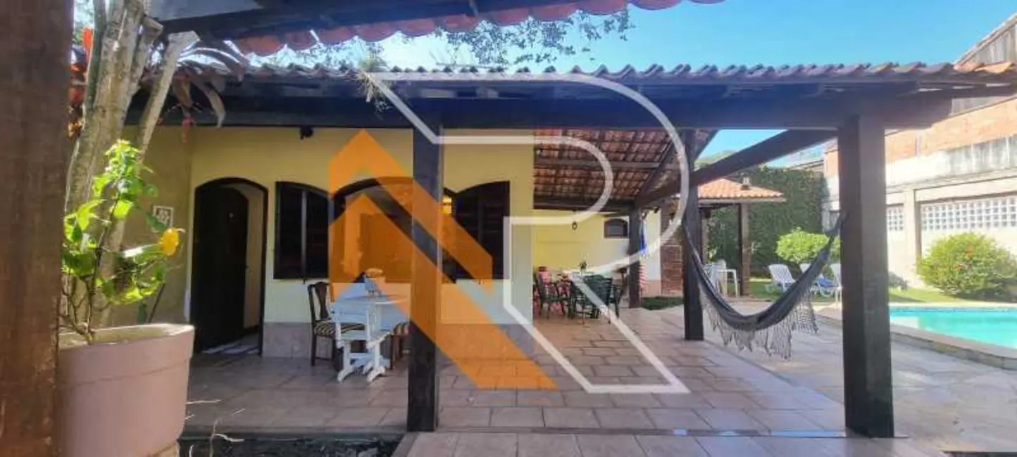 Foto 1 de Casa de Condomínio com 3 quartos para alugar, 290m2 em Niteroi - RJ