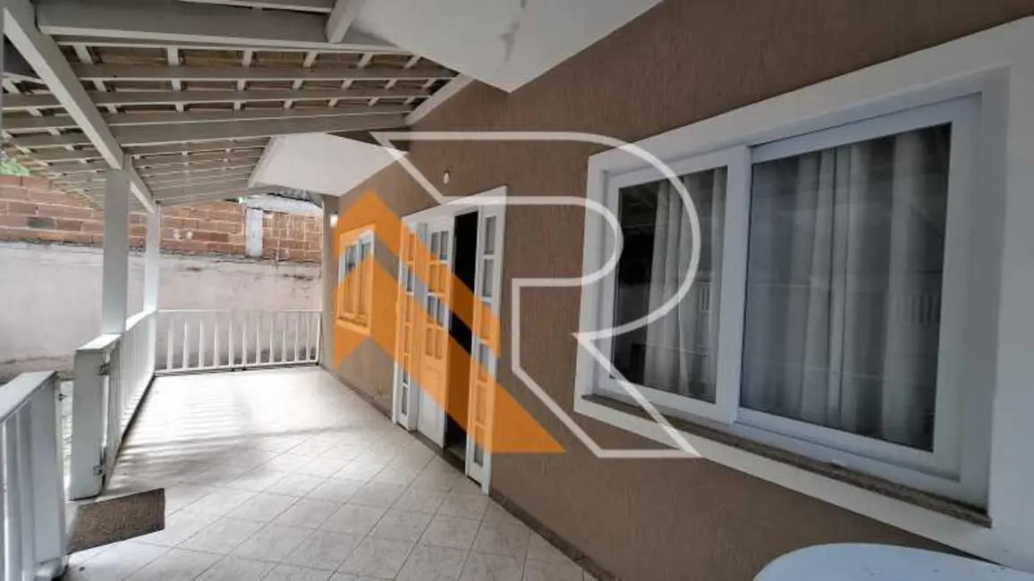 Casa com 5 quartos à venda, 206m2 em Niteroi - RJ - imagem 2 Foto 2 de Casa com 5 quartos à venda, 206m2 em Niteroi - RJ