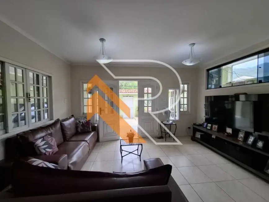 Foto 2 de Casa de Condomínio com 3 quartos à venda, 304m2 em Niteroi - RJ