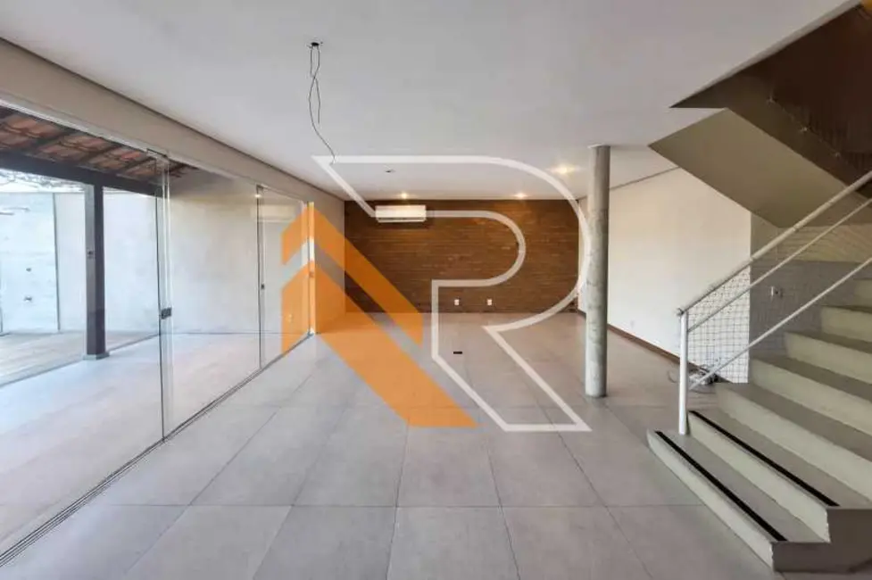 Foto 8 de Casa de Condomínio com 4 quartos para alugar, 300m2 em Niteroi - RJ