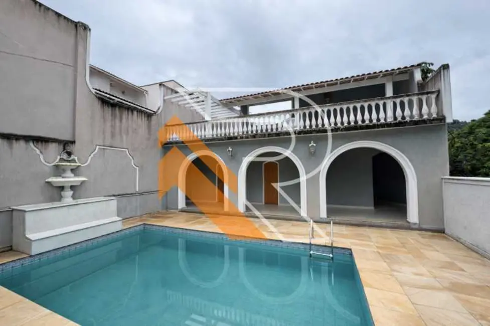Foto 2 de Casa com 5 quartos à venda e para alugar, 200m2 em Niteroi - RJ