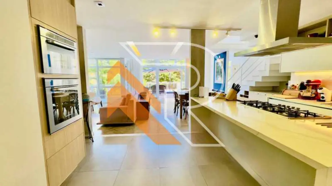 Foto 5 de Casa de Condomínio com 4 quartos à venda, 255m2 em Niteroi - RJ