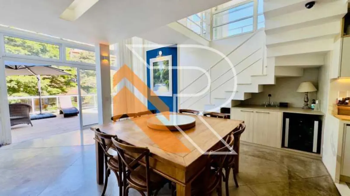 Foto 1 de Casa de Condomínio com 4 quartos à venda, 255m2 em Niteroi - RJ