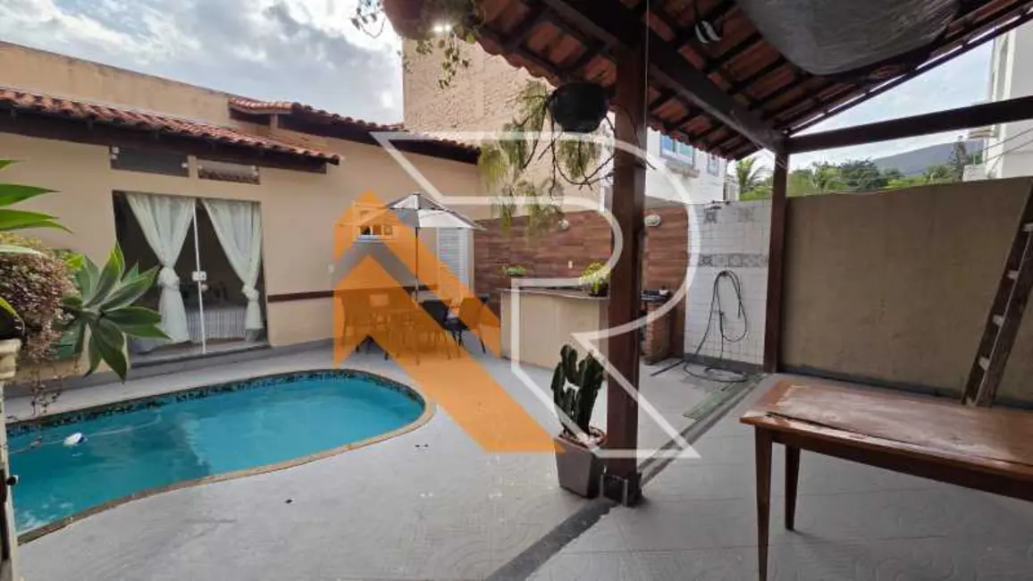 Foto 2 de Casa com 4 quartos à venda, 180m2 em Niteroi - RJ