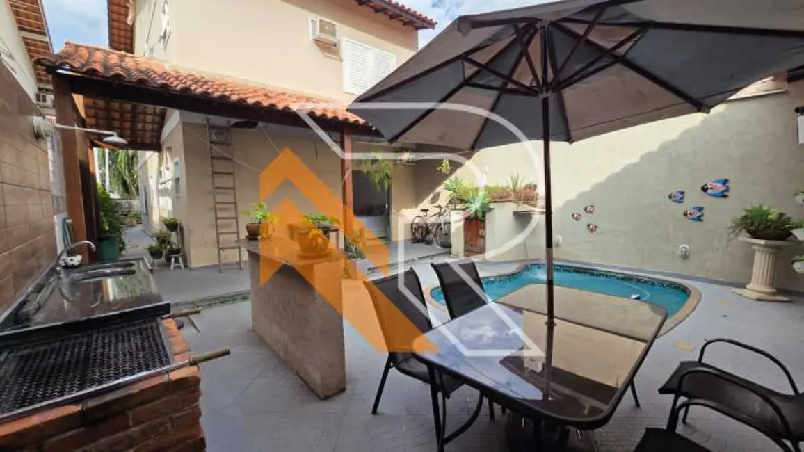 Foto 3 de Casa com 4 quartos à venda, 180m2 em Niteroi - RJ