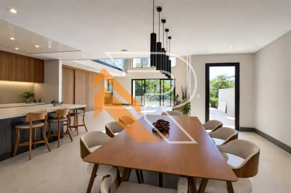 Foto 2 de Casa de Condomínio com 4 quartos à venda, 300m2 em Niteroi - RJ