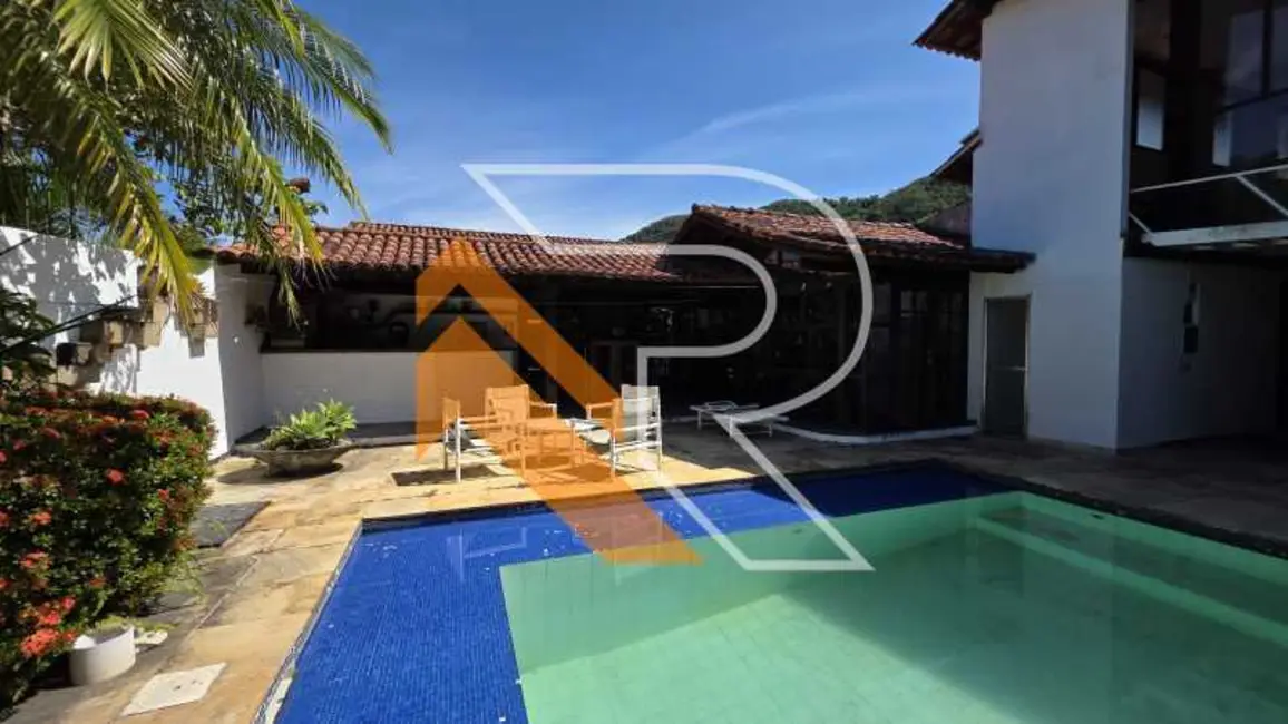 Foto 4 de Casa de Condomínio com 3 quartos para alugar, 242m2 em Niteroi - RJ