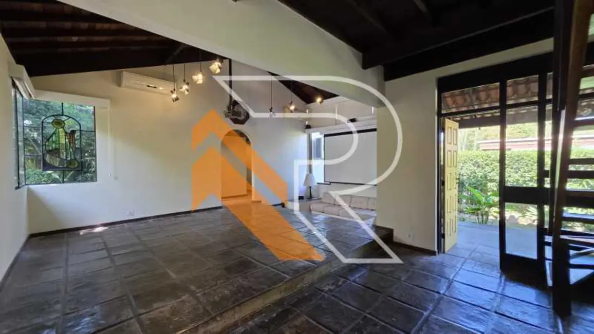 Foto 8 de Casa de Condomínio com 3 quartos para alugar, 242m2 em Niteroi - RJ