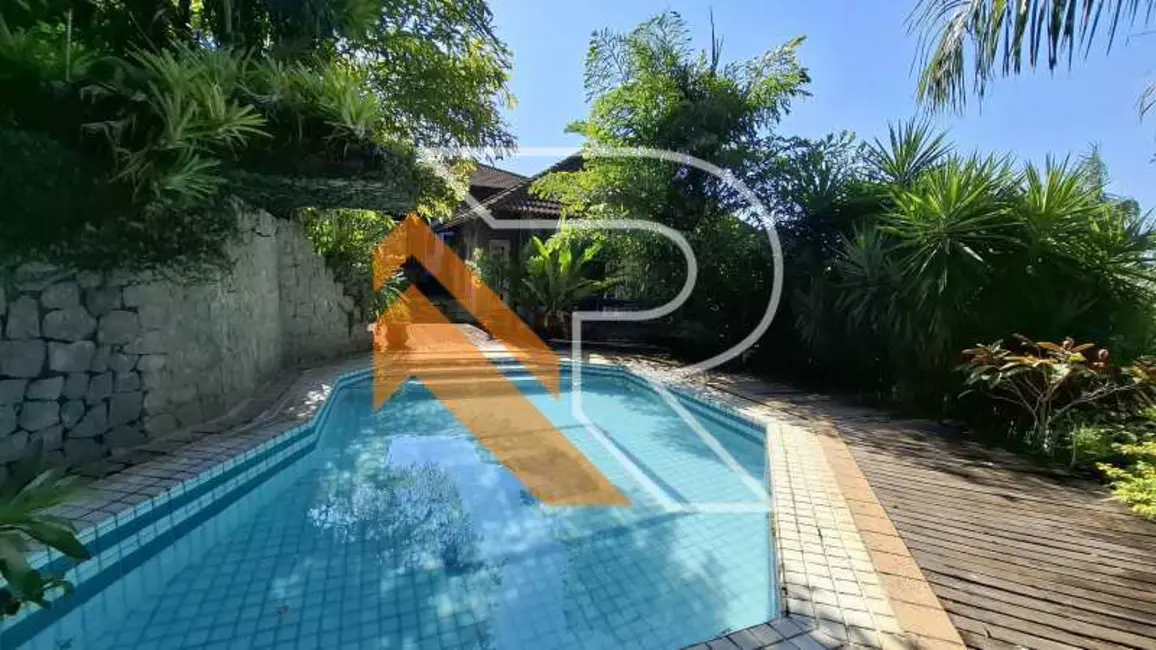 Foto 1 de Casa de Condomínio com 3 quartos à venda, 375m2 em Niteroi - RJ