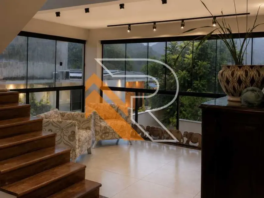 Foto 1 de Casa com 3 quartos à venda e para alugar, 270m2 em Niteroi - RJ