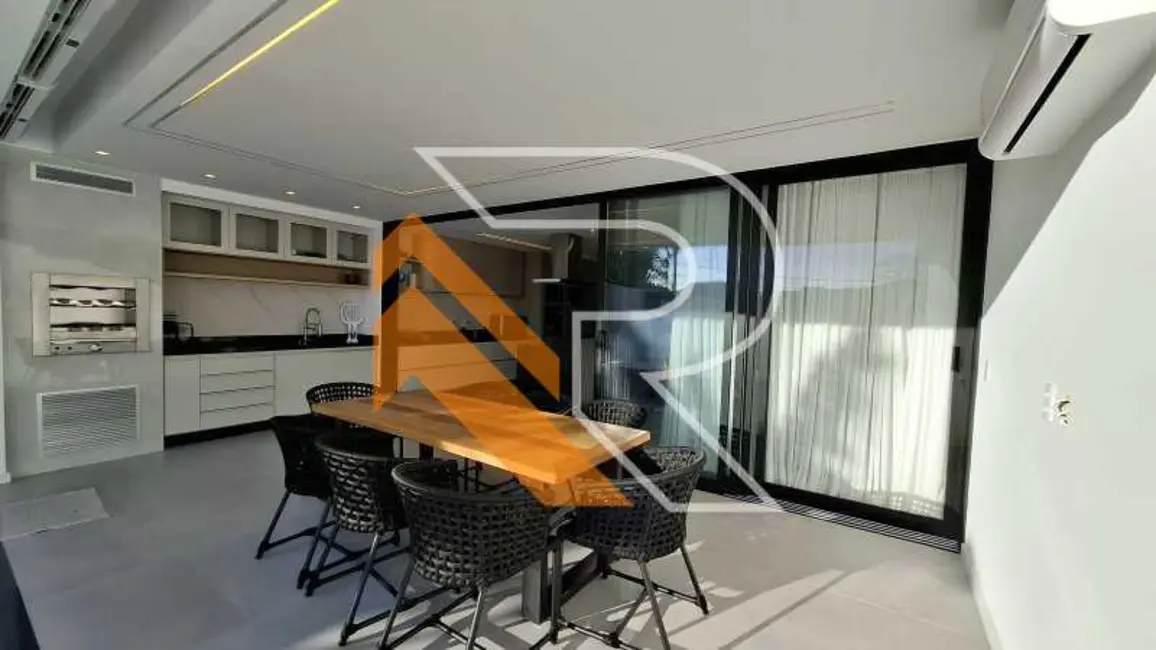 Casa com 4 quartos à venda, 203m2 em Niteroi - RJ - imagem 2 Foto 2 de Casa com 4 quartos à venda, 203m2 em Niteroi - RJ