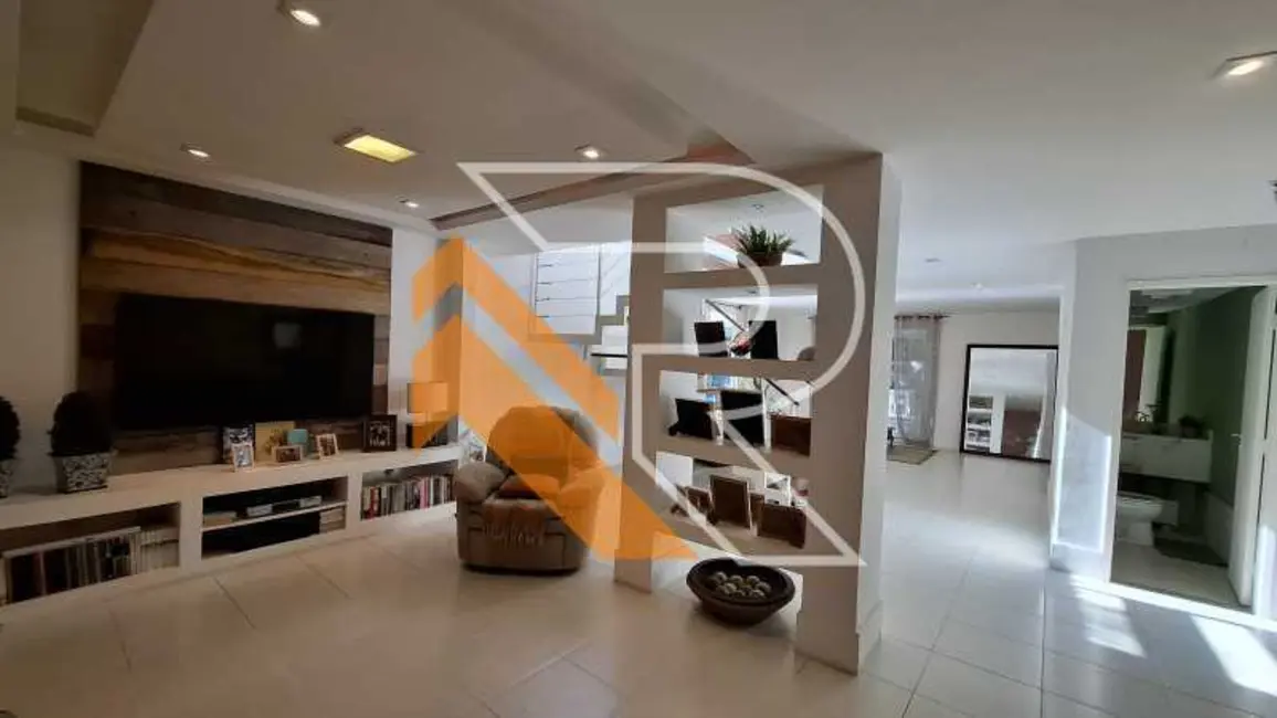 Casa com 5 quartos à venda, 350m2 em Niteroi - RJ - imagem 7 Foto 7 de Casa com 5 quartos à venda, 350m2 em Niteroi - RJ