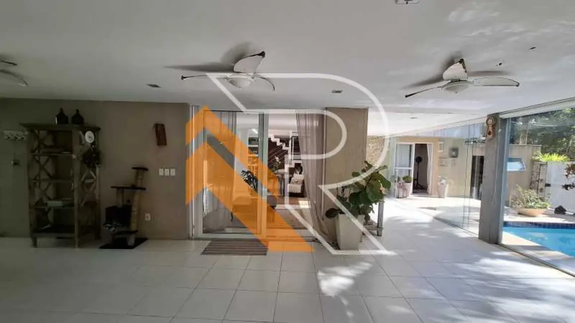 Casa com 5 quartos à venda, 350m2 em Niteroi - RJ - imagem 4 Foto 4 de Casa com 5 quartos à venda, 350m2 em Niteroi - RJ