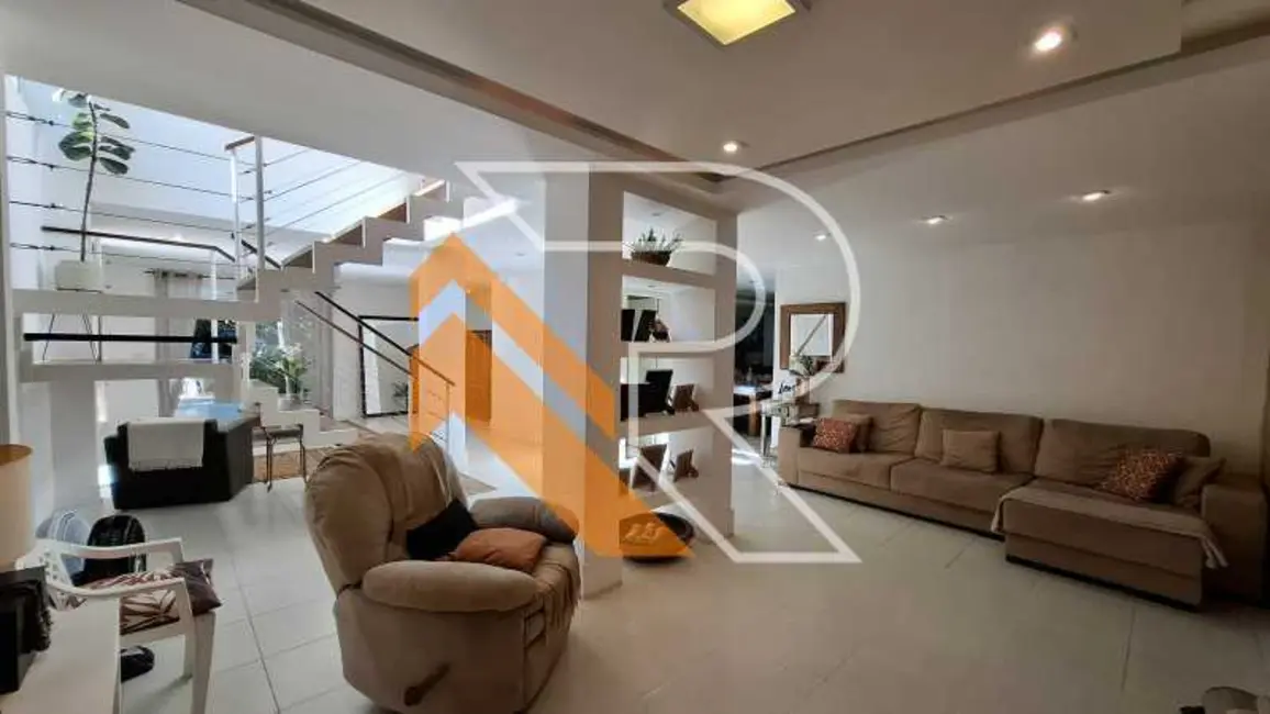 Casa com 5 quartos à venda, 350m2 em Niteroi - RJ - imagem 8 Foto 8 de Casa com 5 quartos à venda, 350m2 em Niteroi - RJ